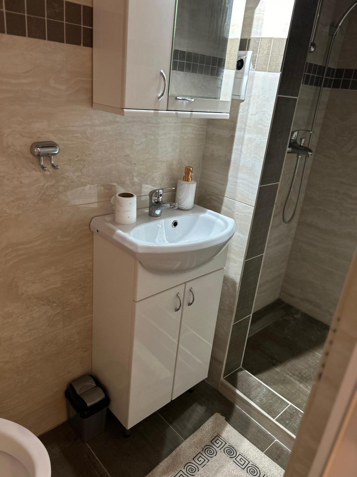 Apartments City Zone Мостар Екстериор снимка
